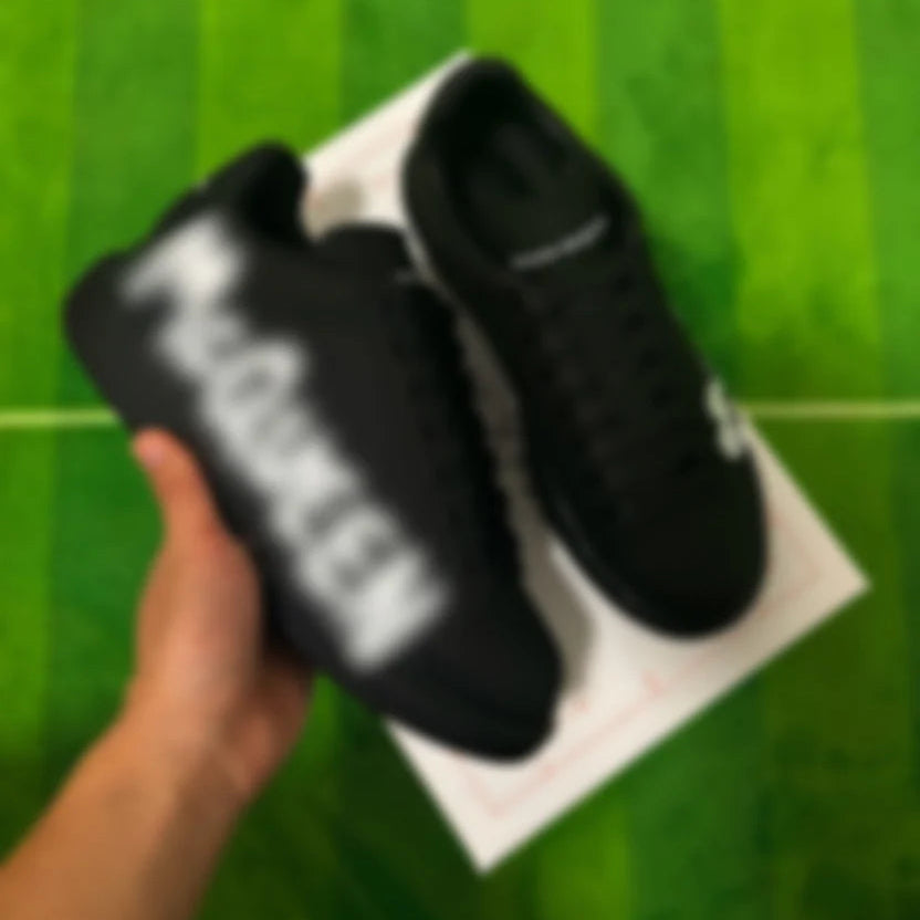 MCQ - Low Top Sneakers